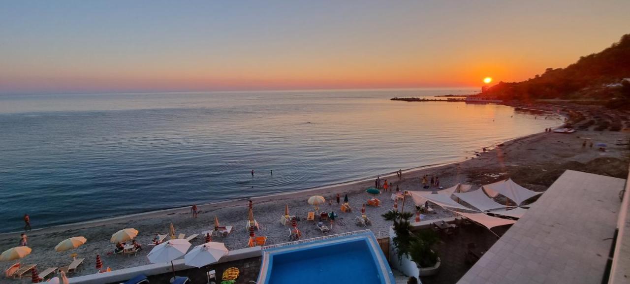 Sea&Sun&Sand Luxury Apartment In Durrës Eksteriør billede